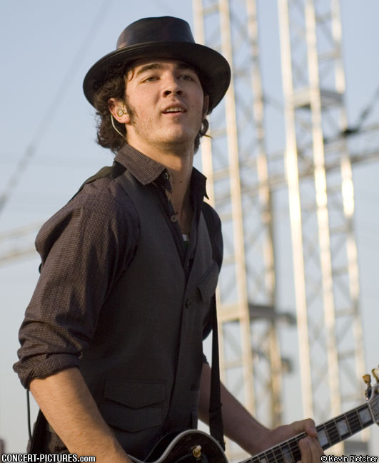 kevin jonas 4.jpg