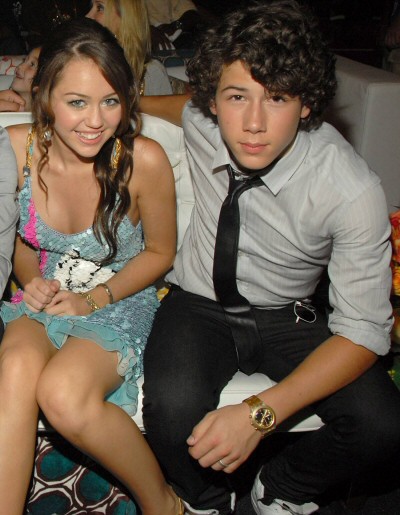 Miley Cyrus Nick Jonas 1.jpg